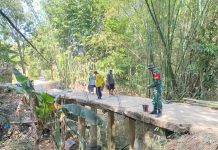 Pembangunan Jembatan KBSB Sasaran 17 di Rubaru Terus Berlanjut, Babinsa dan Warga Perkuat Pondasi