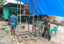 Bakti TNI: Babinsa dan Warga Kompak Kebut Pengerjaan Sumur Bor untuk Rakyat di Desa Batu Putih