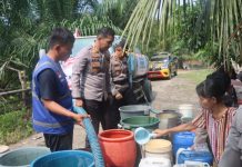 Wujudkan Polri Presisi dan Humanis, Polres Empat Lawang Bantu Warga Terdampak Kekeringan