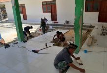 Keramik Mulai Dipasang, Rehab Madrasah di Pragaan Terus Dikebut