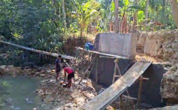 Bakti TNI AD Bangun Jembatan Penghubung Pragaan Laok-Prenduan