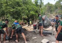 Pengecoran Angkur Perkuat Konstruksi Jembatan Belimbing di Manding