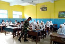 Babinsa Koramil Kangean Awasi Penyaluran MBG di Arjasa dan Kangayan