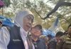 Khofifah dan Wabup Sumenep Tinjau Baksos, Bantuan UMKM hingga Layanan Kesehatan Di Pantai Slopeng