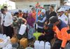 Babinsa Kawal Kunjungan Khofifah, Warga Batuputih Terima Bantuan Air dan Sembako