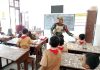 Ribuan Porsi MBG Menjangkau Arjasa-Kangayan, Babinsa Pantau Distribusi ke Sekolah