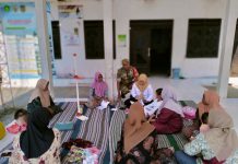 Dekat dengan Warga, Babinsa Dampingi Posyandu di Batuputih